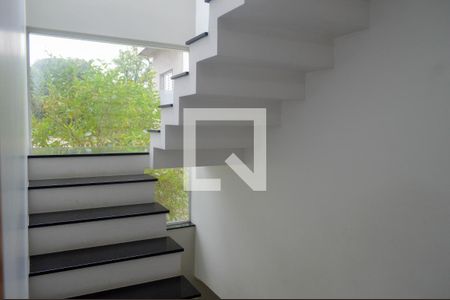 Casa para alugar com 470m², 3 quartos e 5 vagasEscada