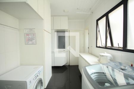 Apartamento à venda com 262m², 4 quartos e 4 vagas Apartamento à venda com 262m², 4 quartos e 4 vagasÁrea de Serviço