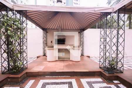 Apartamento à venda com 262m², 4 quartos e 4 vagas Apartamento à venda com 262m², 4 quartos e 4 vagasÁrea comum - Churrasqueira