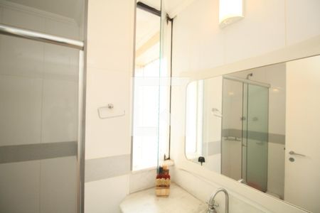 Apartamento à venda com 262m², 4 quartos e 4 vagas Apartamento à venda com 262m², 4 quartos e 4 vagasBanheiro suite 2