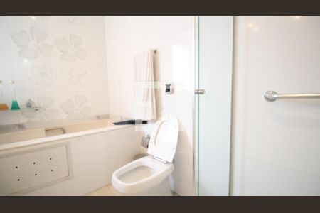 Apartamento à venda com 262m², 4 quartos e 4 vagas Apartamento à venda com 262m², 4 quartos e 4 vagasBanheiro suite Master