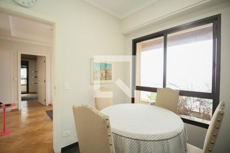 Apartamento à venda com 262m², 4 quartos e 4 vagas Apartamento à venda com 262m², 4 quartos e 4 vagasCopa