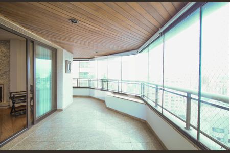 Apartamento à venda com 262m², 4 quartos e 4 vagas Apartamento à venda com 262m², 4 quartos e 4 vagasVaranda da Sala