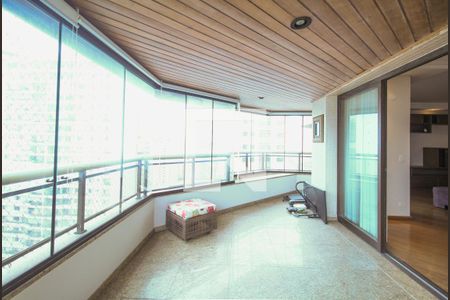Apartamento à venda com 262m², 4 quartos e 4 vagas Apartamento à venda com 262m², 4 quartos e 4 vagasVaranda da Sala