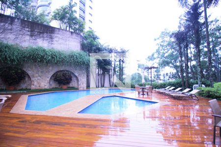 Apartamento à venda com 262m², 4 quartos e 4 vagas Apartamento à venda com 262m², 4 quartos e 4 vagasÁrea comum - Piscina