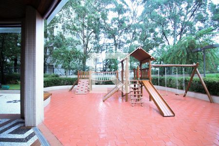 Apartamento à venda com 262m², 4 quartos e 4 vagas Apartamento à venda com 262m², 4 quartos e 4 vagasÁrea comum - Playground