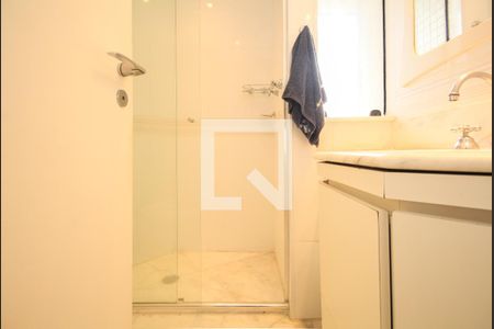 Apartamento à venda com 262m², 4 quartos e 4 vagas Apartamento à venda com 262m², 4 quartos e 4 vagasBanheiro suite 1