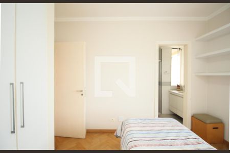 Apartamento à venda com 262m², 4 quartos e 4 vagas Apartamento à venda com 262m², 4 quartos e 4 vagasSuíte 2