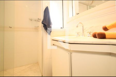 Apartamento à venda com 262m², 4 quartos e 4 vagas Apartamento à venda com 262m², 4 quartos e 4 vagasBanheiro suite 1