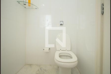 Apartamento à venda com 262m², 4 quartos e 4 vagas Apartamento à venda com 262m², 4 quartos e 4 vagasBanheiro suite 3