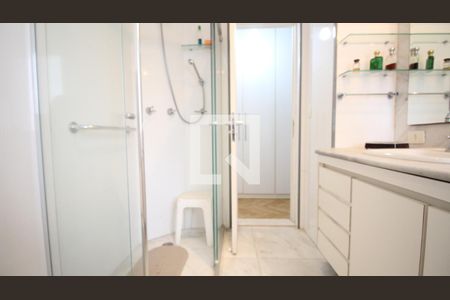 Apartamento à venda com 262m², 4 quartos e 4 vagas Apartamento à venda com 262m², 4 quartos e 4 vagasBanheiro suite Master