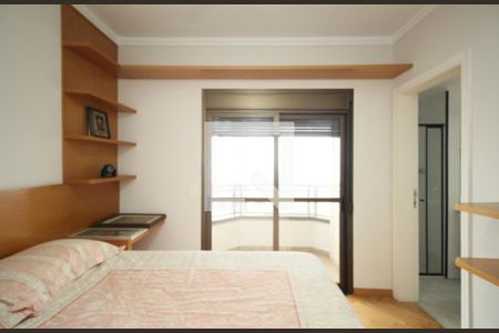 Apartamento à venda com 262m², 4 quartos e 4 vagas Apartamento à venda com 262m², 4 quartos e 4 vagasSuíte 3