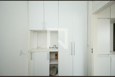 Apartamento à venda com 262m², 4 quartos e 4 vagas Apartamento à venda com 262m², 4 quartos e 4 vagasQuarto de Serviço