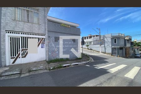 Casa à venda com 220m², 3 quartos e 3 vagas Casa à venda com 220m², 3 quartos e 3 vagasFachada + placa