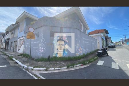 Casa à venda com 220m², 3 quartos e 3 vagas Casa à venda com 220m², 3 quartos e 3 vagasFachada