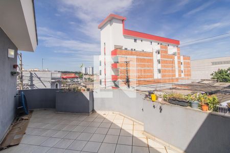 Casa à venda com 220m², 3 quartos e 3 vagas Casa à venda com 220m², 3 quartos e 3 vagasVaranda