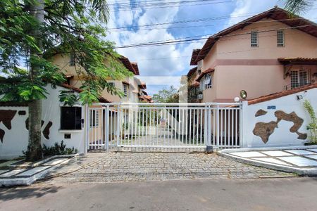 Casa de condomínio à venda com 170m², 4 quartos e 1 vagaFachada