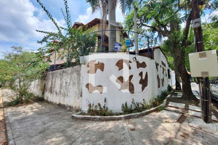 Casa de condomínio à venda com 170m², 4 quartos e 1 vagaFachada