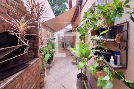 Casa de condomínio à venda com 170m², 4 quartos e 1 vagaQuintal