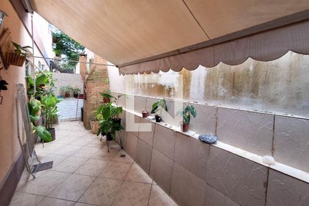 Casa de condomínio à venda com 170m², 4 quartos e 1 vagaQuintal