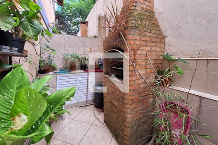 Casa de condomínio à venda com 170m², 4 quartos e 1 vagaQuintal