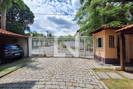 Casa de condomínio à venda com 170m², 4 quartos e 1 vagaFachada