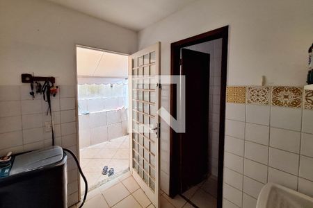 Casa de condomínio à venda com 170m², 4 quartos e 1 vagaÁrea de Serviço