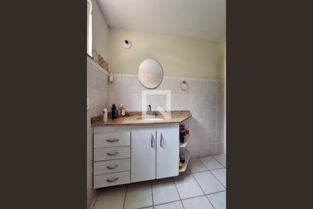 Casa de condomínio à venda com 170m², 4 quartos e 1 vagaBanheiro Social