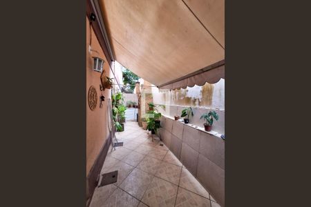 Casa de condomínio à venda com 170m², 4 quartos e 1 vagaQuintal