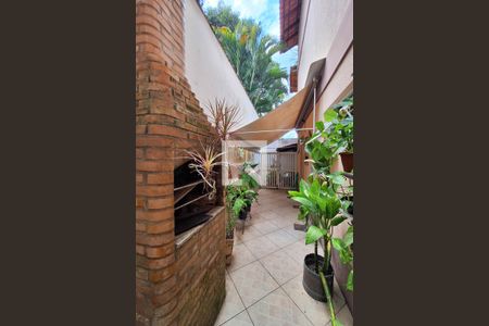 Casa de condomínio à venda com 170m², 4 quartos e 1 vagaQuintal