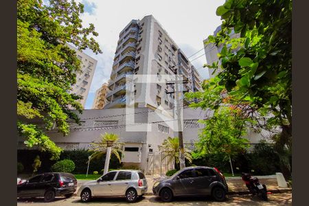 Apartamento à venda com 66m², 2 quartos e 1 vaga Apartamento à venda com 66m², 2 quartos e 1 vagaFachada e portaria