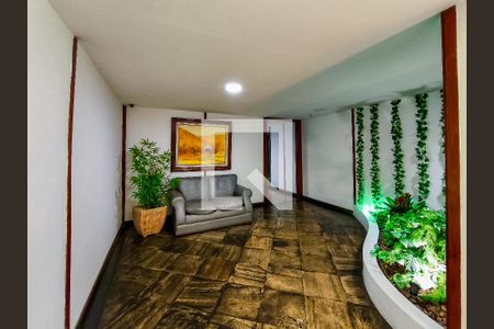 Apartamento à venda com 66m², 2 quartos e 1 vaga Apartamento à venda com 66m², 2 quartos e 1 vagaFachada e portaria