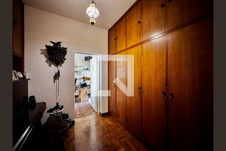 Casa à venda com 220m², 3 quartos e 3 vagas Casa à venda com 220m², 3 quartos e 3 vagasCloset