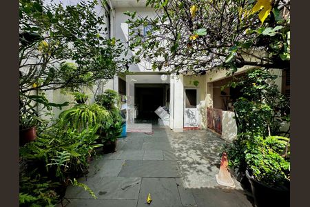 Casa à venda com 220m², 3 quartos e 3 vagas Casa à venda com 220m², 3 quartos e 3 vagasQuintal