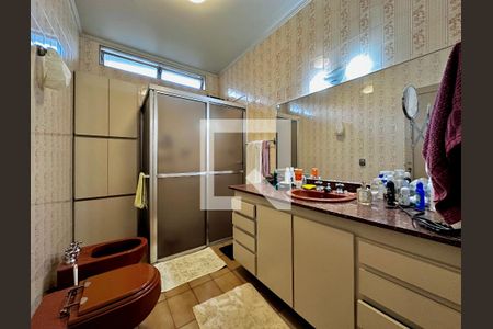 Casa à venda com 220m², 3 quartos e 3 vagas Casa à venda com 220m², 3 quartos e 3 vagasBanheiro