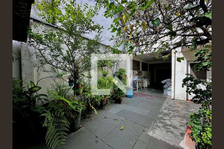 Casa à venda com 220m², 3 quartos e 3 vagas Casa à venda com 220m², 3 quartos e 3 vagasQuintal