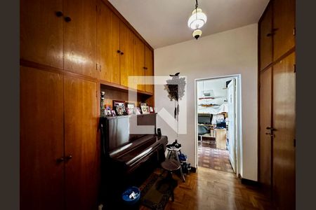 Casa à venda com 220m², 3 quartos e 3 vagas Casa à venda com 220m², 3 quartos e 3 vagasCloset