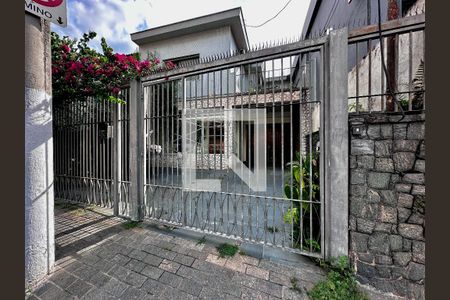 Casa à venda com 220m², 3 quartos e 3 vagas Casa à venda com 220m², 3 quartos e 3 vagasFachada