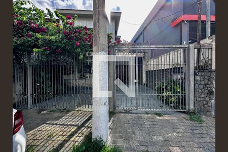 Casa à venda com 220m², 3 quartos e 3 vagas Casa à venda com 220m², 3 quartos e 3 vagasFachada