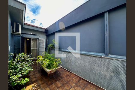 Casa à venda com 220m², 3 quartos e 3 vagas Casa à venda com 220m², 3 quartos e 3 vagasSacada Quarto 3