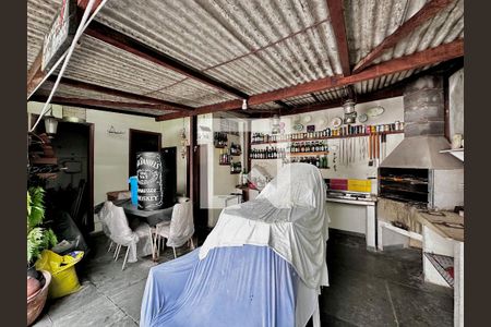 Casa à venda com 220m², 3 quartos e 3 vagas Casa à venda com 220m², 3 quartos e 3 vagasQuintal