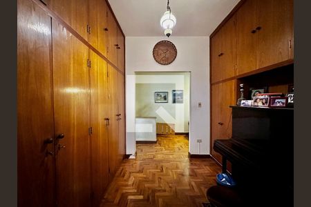 Casa à venda com 220m², 3 quartos e 3 vagas Casa à venda com 220m², 3 quartos e 3 vagasCloset