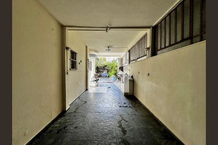 Casa à venda com 220m², 3 quartos e 3 vagas Casa à venda com 220m², 3 quartos e 3 vagasQuintal