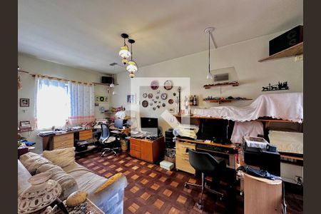 Casa à venda com 220m², 3 quartos e 3 vagas Casa à venda com 220m², 3 quartos e 3 vagasQuarto 3