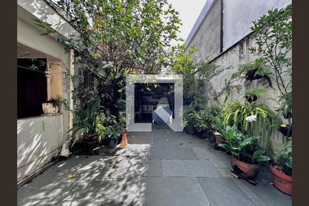 Casa à venda com 220m², 3 quartos e 3 vagas Casa à venda com 220m², 3 quartos e 3 vagasQuintal