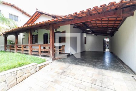 Casa à venda com 420m², 3 quartos e 6 vagasFachada