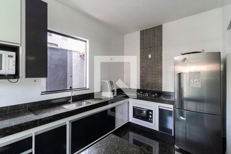 Casa à venda com 420m², 3 quartos e 6 vagasCozinha e Área de Serviço