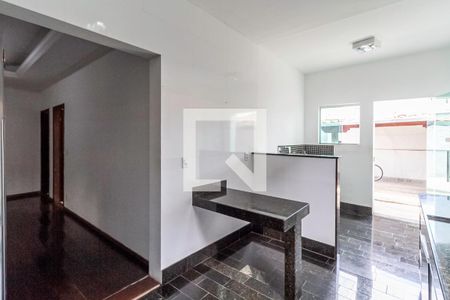 Casa à venda com 420m², 3 quartos e 6 vagasCozinha e Área de Serviço