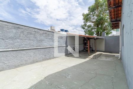 Casa à venda com 420m², 3 quartos e 6 vagasQuintal