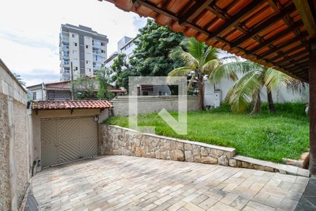 Casa à venda com 420m², 3 quartos e 6 vagasEntrada